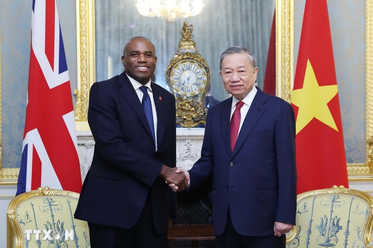 toan canh chuyen tham vuong quoc anh cua tong bi thu to lam va phu nhan hinh anh 14