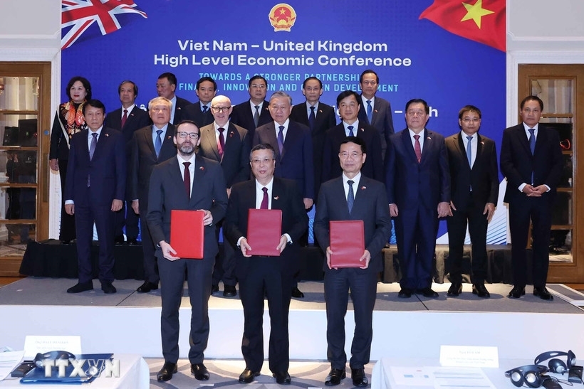 toan canh chuyen tham vuong quoc anh cua tong bi thu to lam va phu nhan hinh anh 15