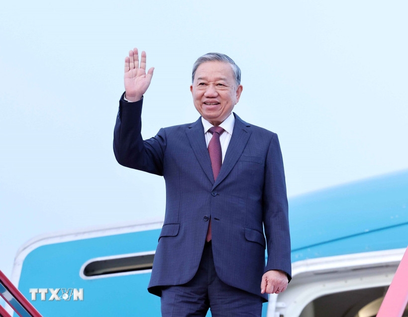 Tổng Bí thư Tô Lâm đến Bình Nhưỡng, bắt đầu thăm cấp Nhà nước tới Triều Tiên và dự Lễ kỷ niệm 80 năm thành lập Đảng Lao động Triều Tiên. Tổng Bí thư Tô Lâm đến Bình Nhưỡng, bắt đầu thăm cấp Nhà nước tới Triều Tiên và dự Lễ kỷ niệm 80 năm thành lập Đảng Lao động Triều Tiên.