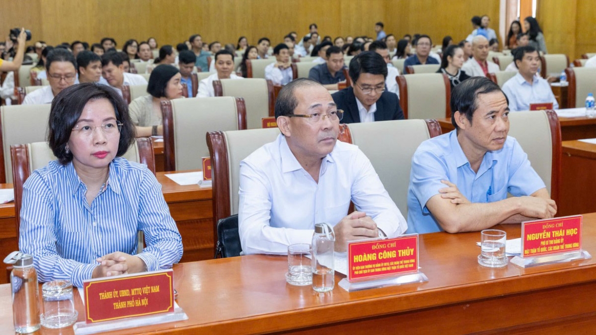 ha noi ung ho 100 ty dong giup dong bao cac tinh khac phuc hau qua con bao so 10 hinh anh 2