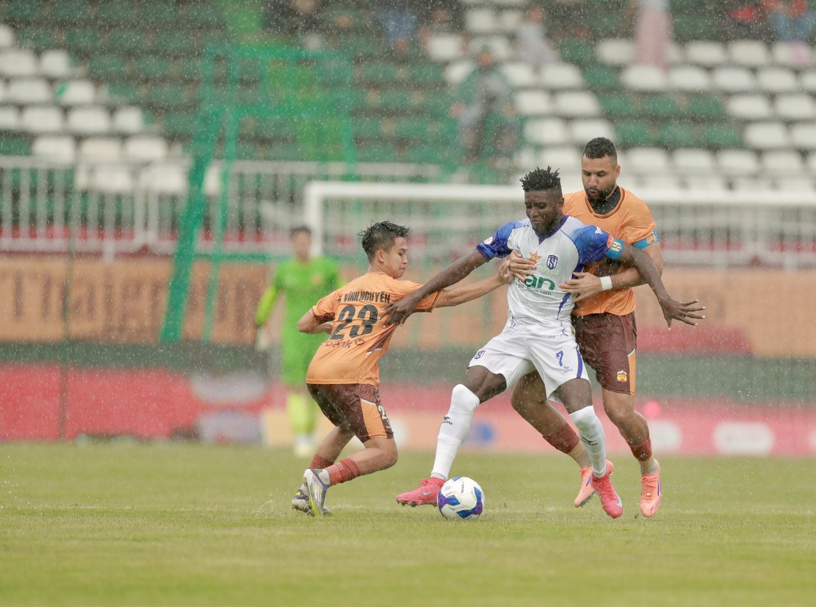 ket qua vong 6 v-league 2025 2026 hagl danh roi chien thang truoc slna hinh anh 6