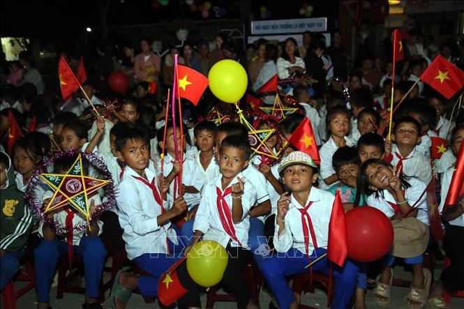 state leader sends mid-autumn festival wishes to children picture 1 state leader sends mid-autumn festival wishes to children picture 1