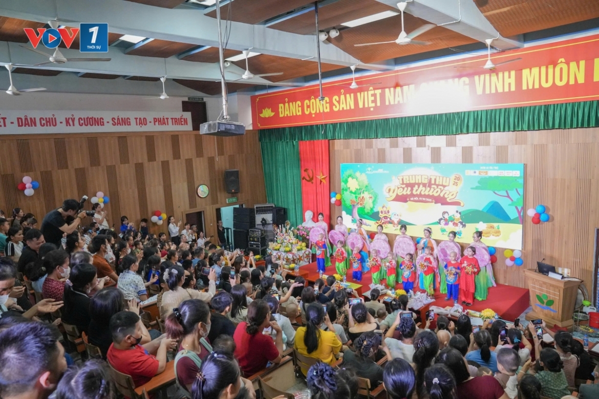 mang khong khi tet trung thu den voi cac em nho tai benh vien hinh anh 1