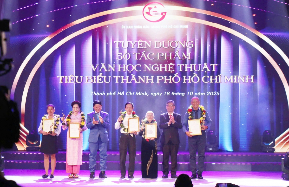 tp.hcm lan dau to chuc nhung ngay van hoc, nghe thuat hinh anh 3