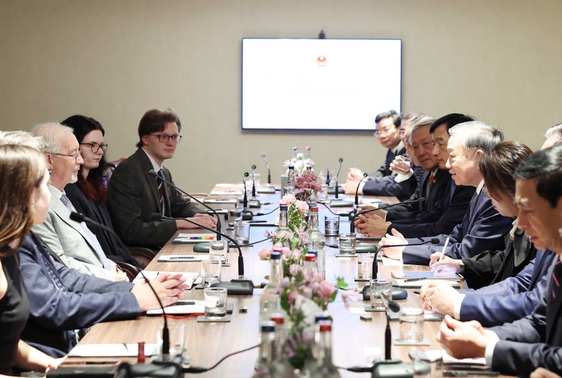 vietnam always values partnership with uk party chief picture 1