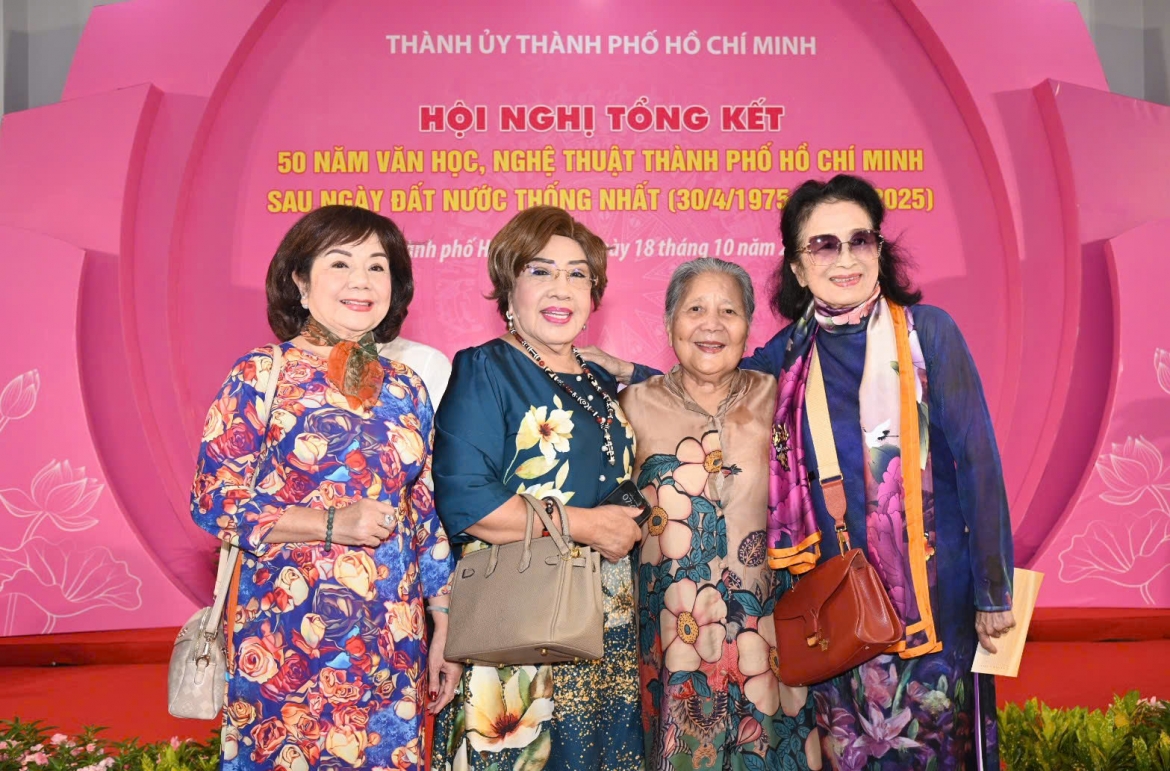 nha van, nghe si can co tu duy moi, cach lam moi hinh anh 2