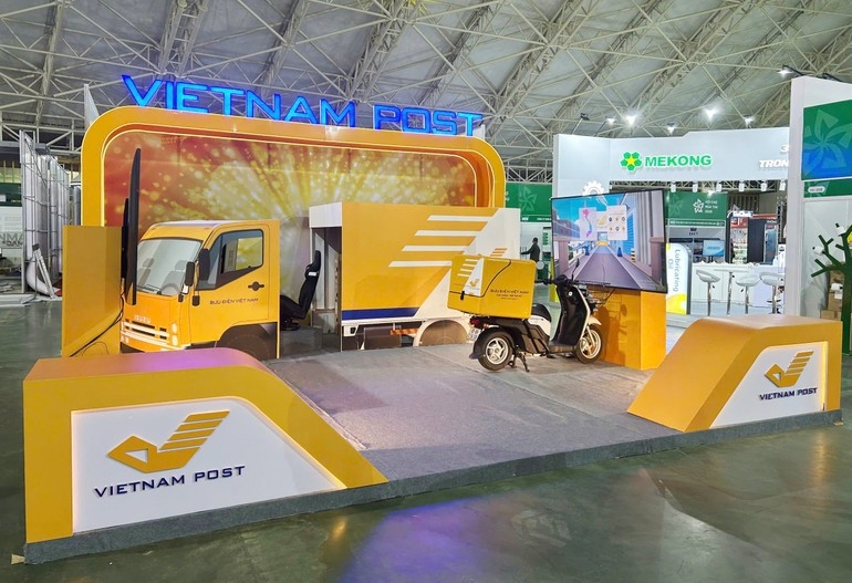 vietnam post brings modern postal experiences to autumn fair 2025 picture 1 vietnam post brings modern postal experiences to autumn fair 2025 picture 1