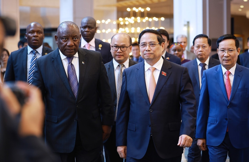 Vietnamese PM, South African President attend joint business forum