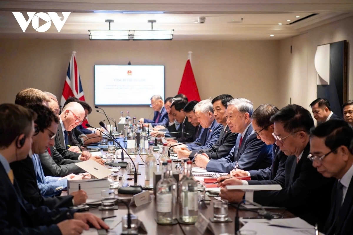 vietnamese party chief attends seminar on ai, technology in london picture 1