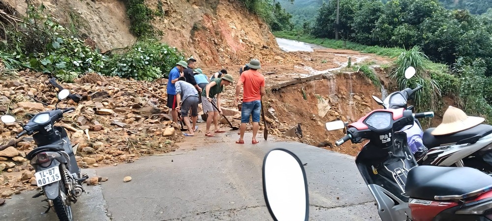 Mưa lớn gây sạt lở đất, lũ lụt tại Quảng Ninh
