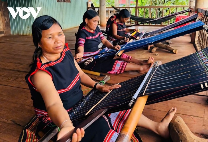 weaving heritage into tourism in jarai ethnic village picture 1 weaving heritage into tourism in jarai ethnic village picture 1