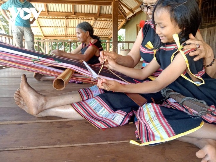 weaving heritage into tourism in jarai ethnic village picture 4 weaving heritage into tourism in jarai ethnic village picture 4