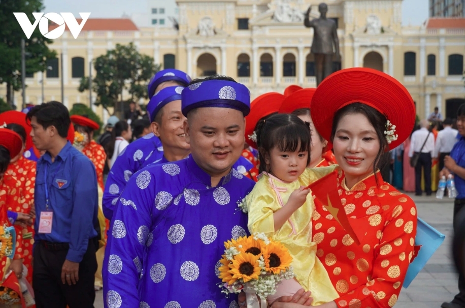 50 worker couples join mass wedding in HCM City after years of waiting