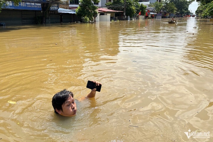 hai cu gia o ha noi len mai nha cau cuu va quyet dinh gap rut cua bi thu thon hinh anh 1