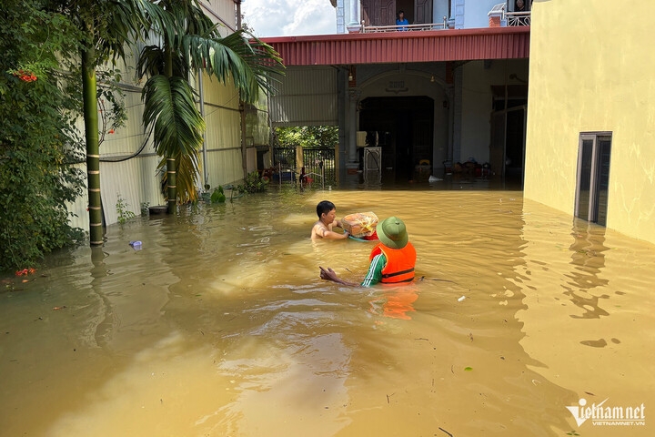 hai cu gia o ha noi len mai nha cau cuu va quyet dinh gap rut cua bi thu thon hinh anh 4