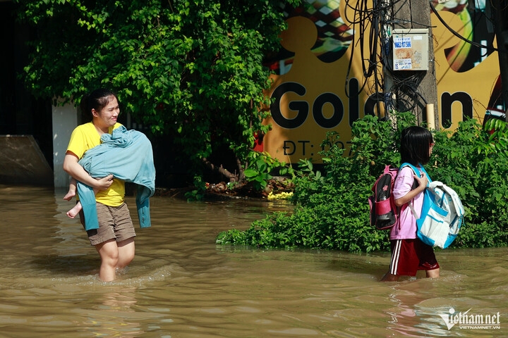 hai cu gia o ha noi len mai nha cau cuu va quyet dinh gap rut cua bi thu thon hinh anh 6