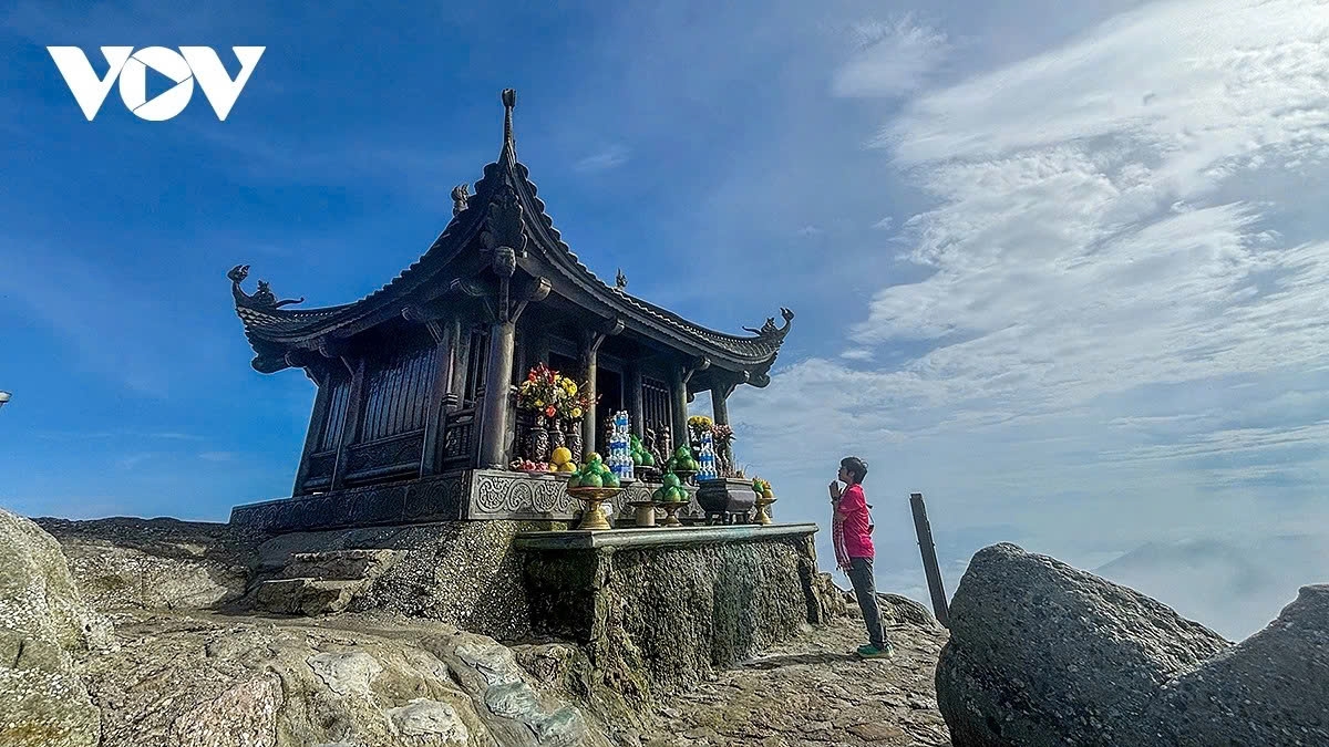 a journey to sacred yen tu mountain peak picture 10 a journey to sacred yen tu mountain peak picture 10