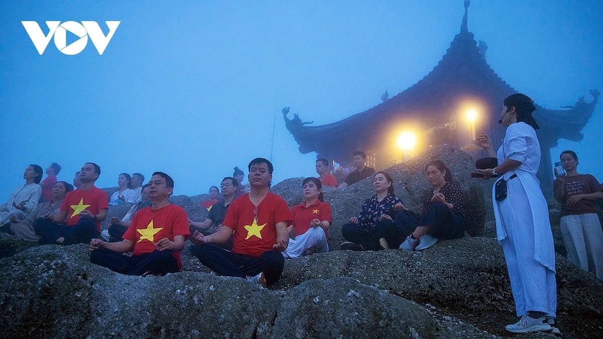 a journey to sacred yen tu mountain peak picture 2 a journey to sacred yen tu mountain peak picture 2