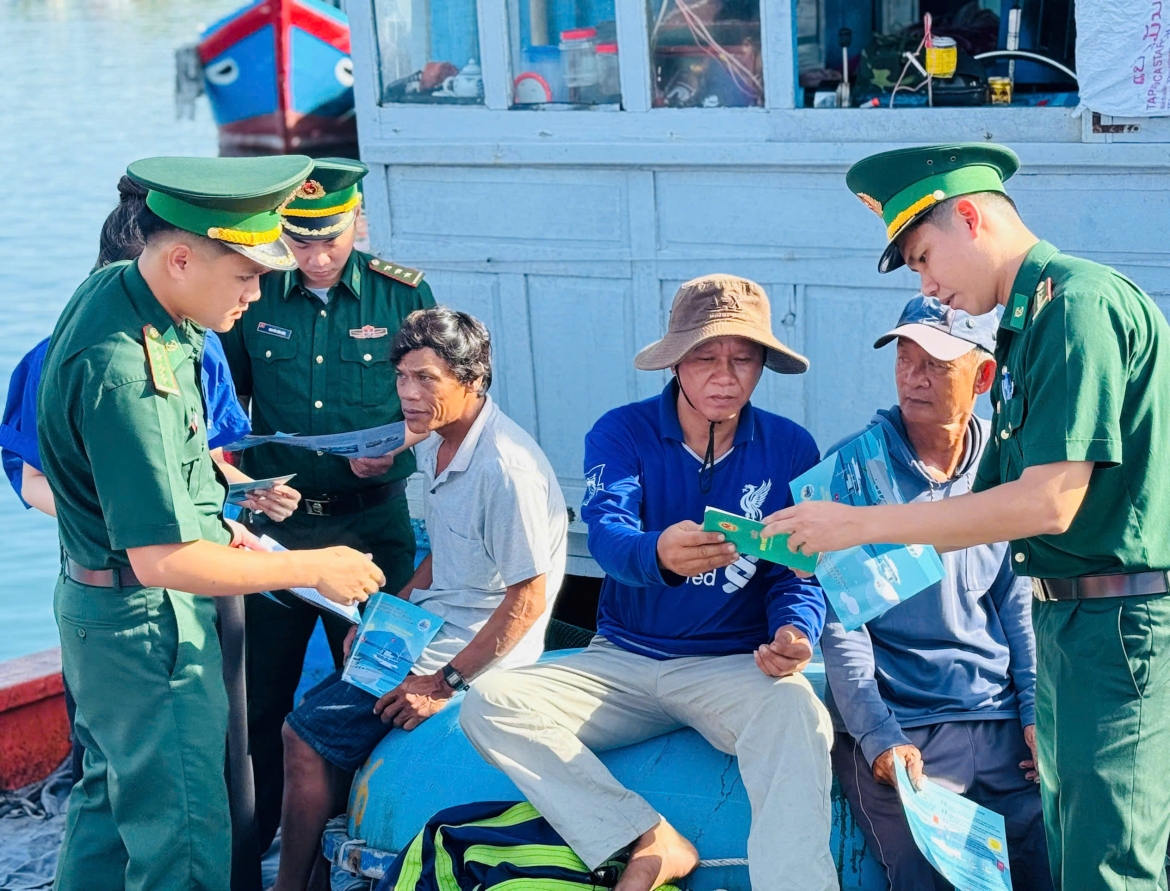 quang ngai siet chat kiem soat, quyet liet chong khai thac hai san bat hop phap hinh anh 1