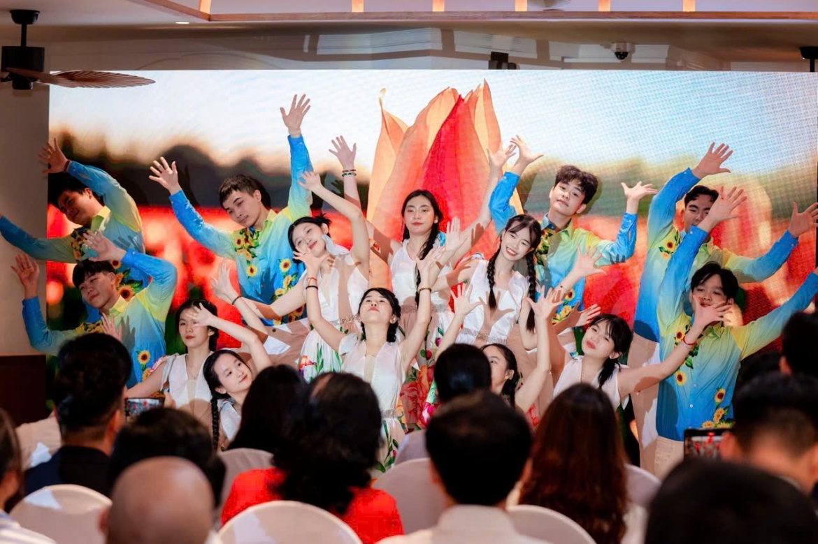 hanh trinh Uom mam nu cuoi thap sang uoc mo cho tre em hinh anh 3