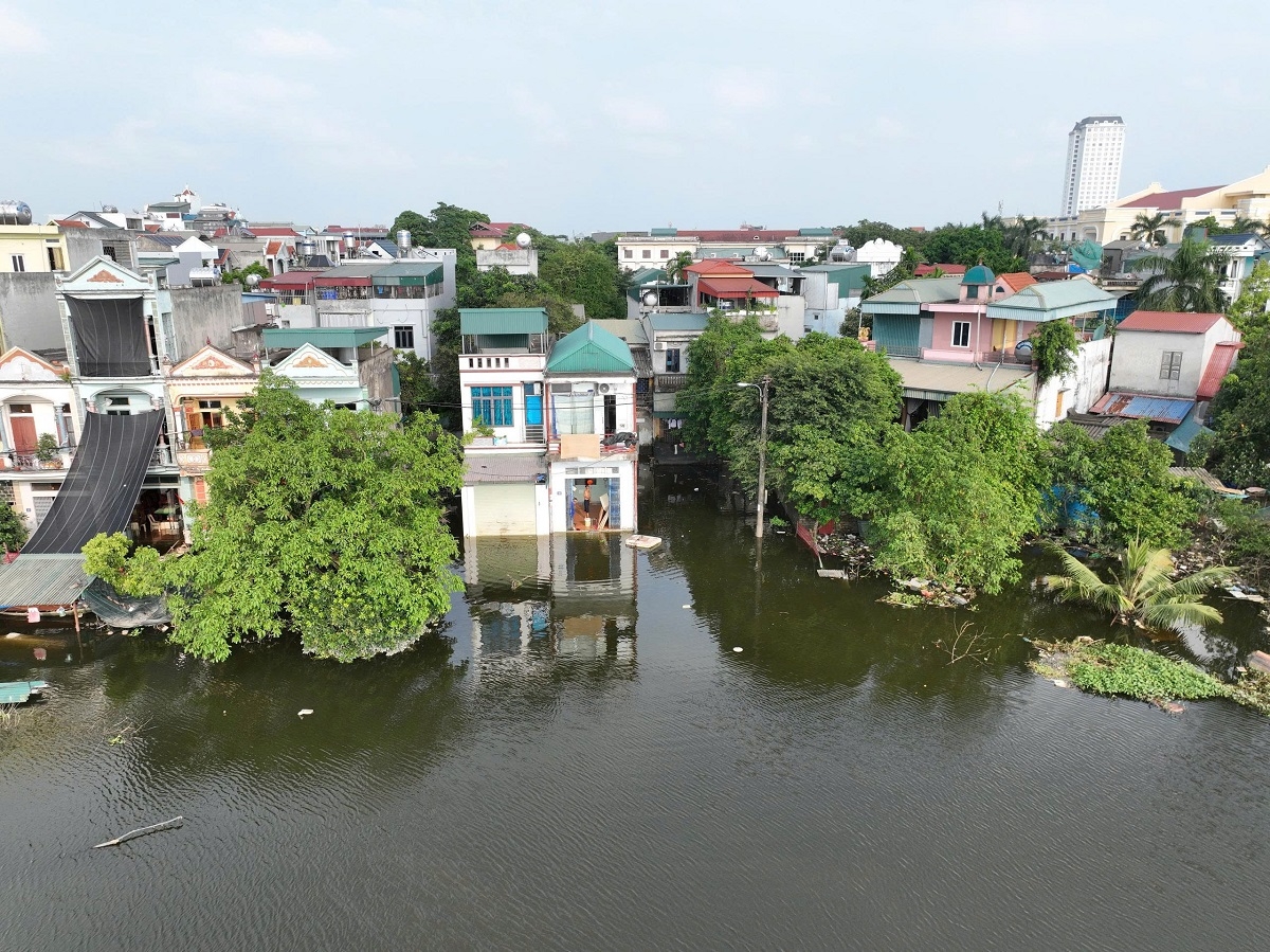 Trời không mưa vẫn ngập, cuộc sống người dân ở Phủ Lý, Ninh Bình đảo lộn