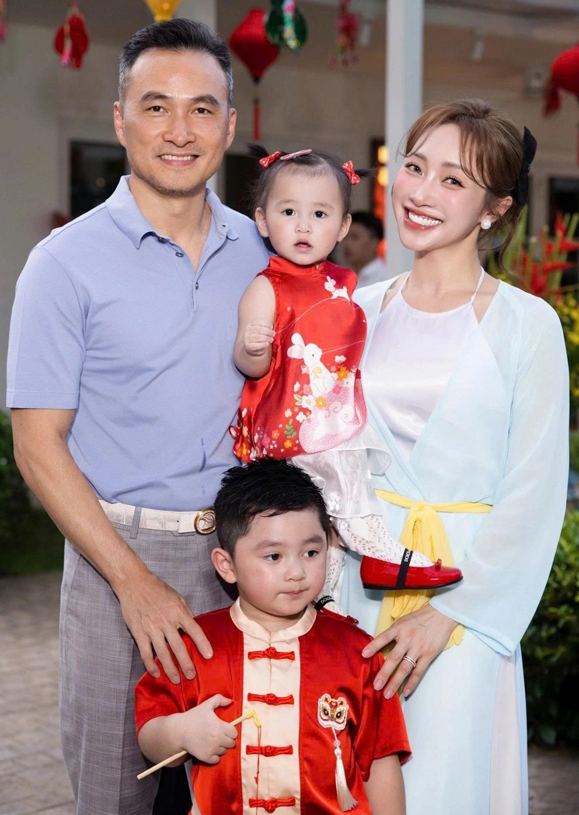sao viet 9 10 huong giang dep diu dang trong ta ao dai tai chau Au hinh anh 6