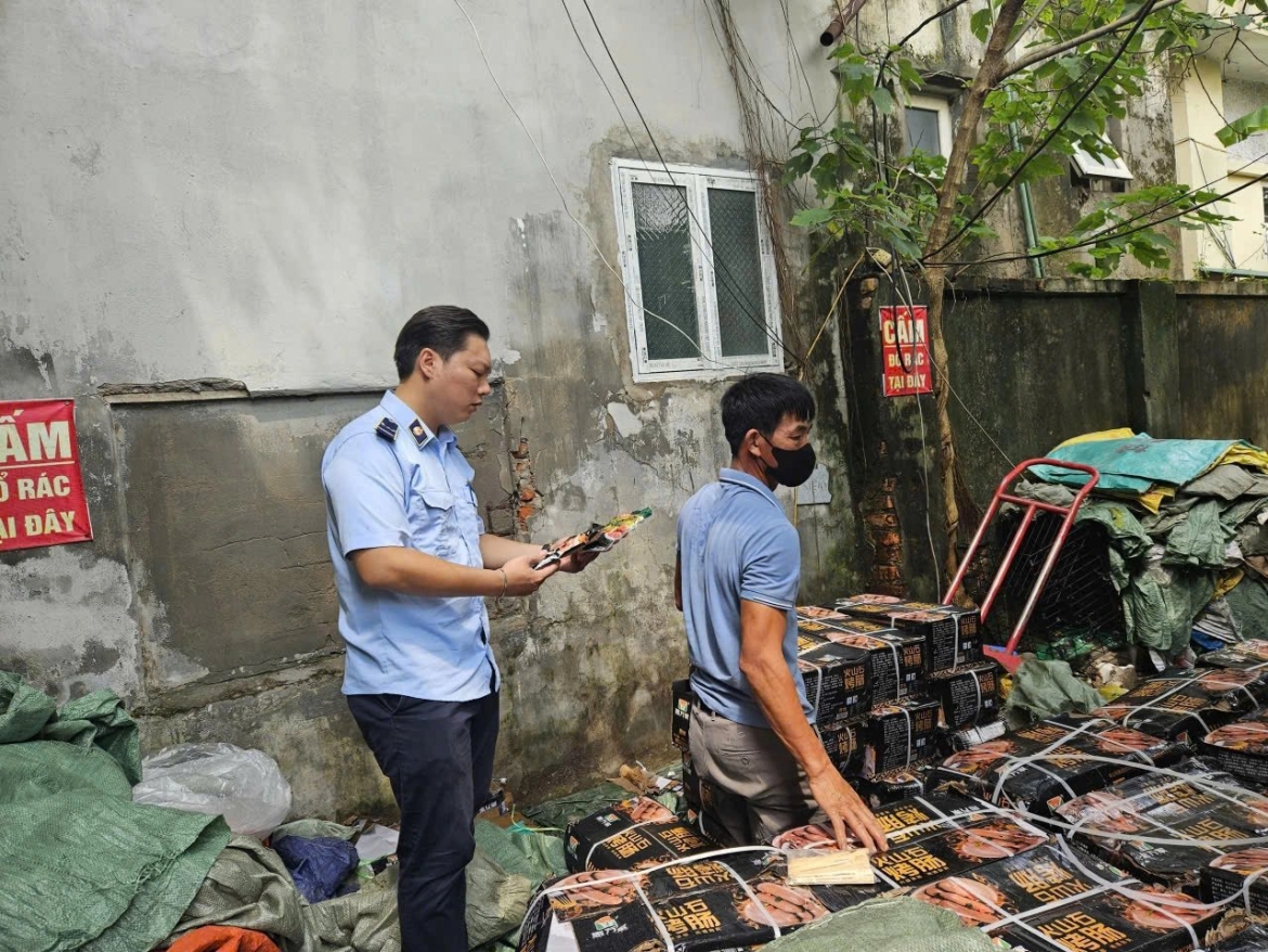 bat an khi thuc pham ban bay ban tran lan hinh anh 2