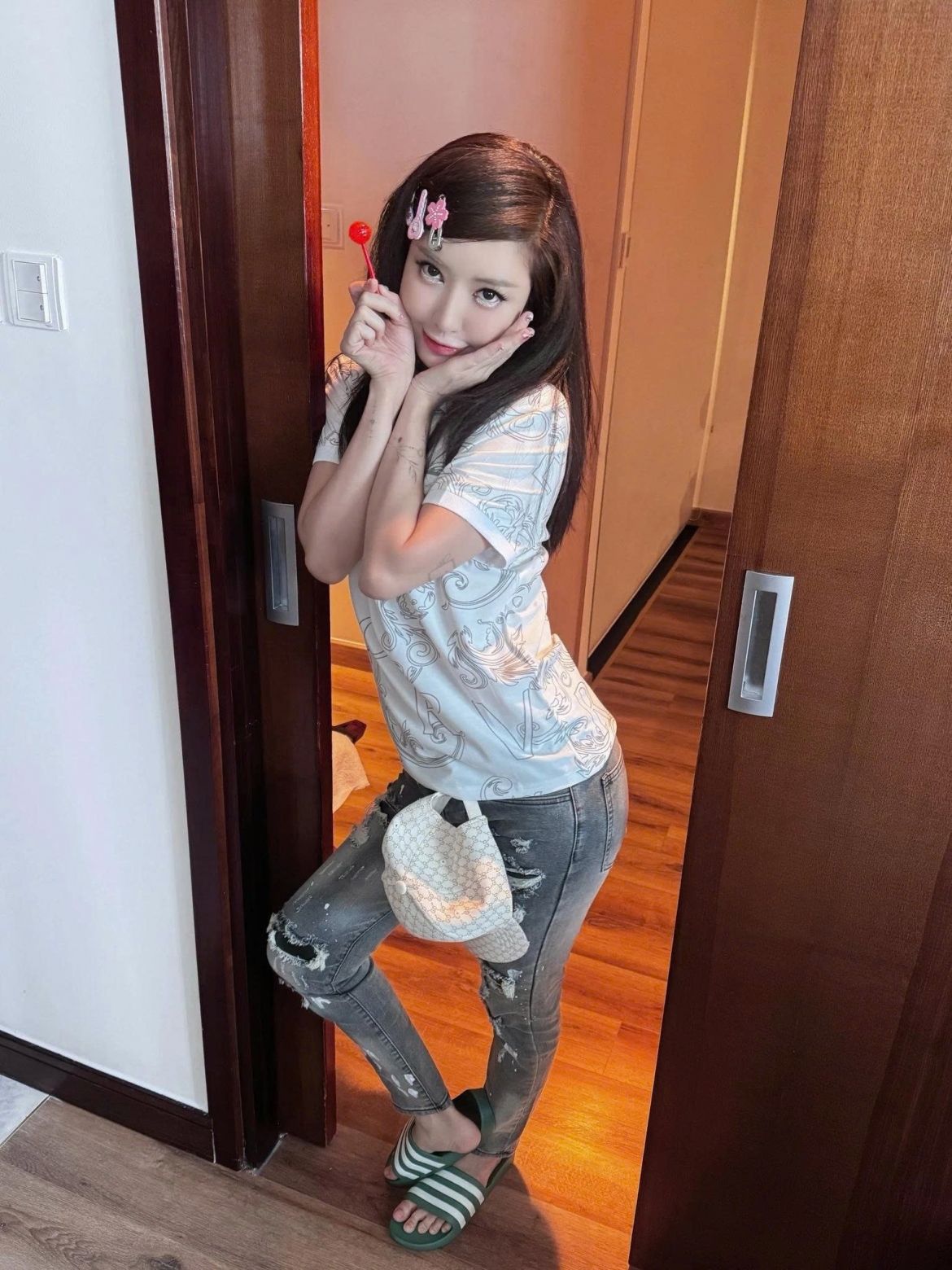 sao viet 11 10 hoa minzy ung ho dong bao bac ninh 500 trieu dong hinh anh 2