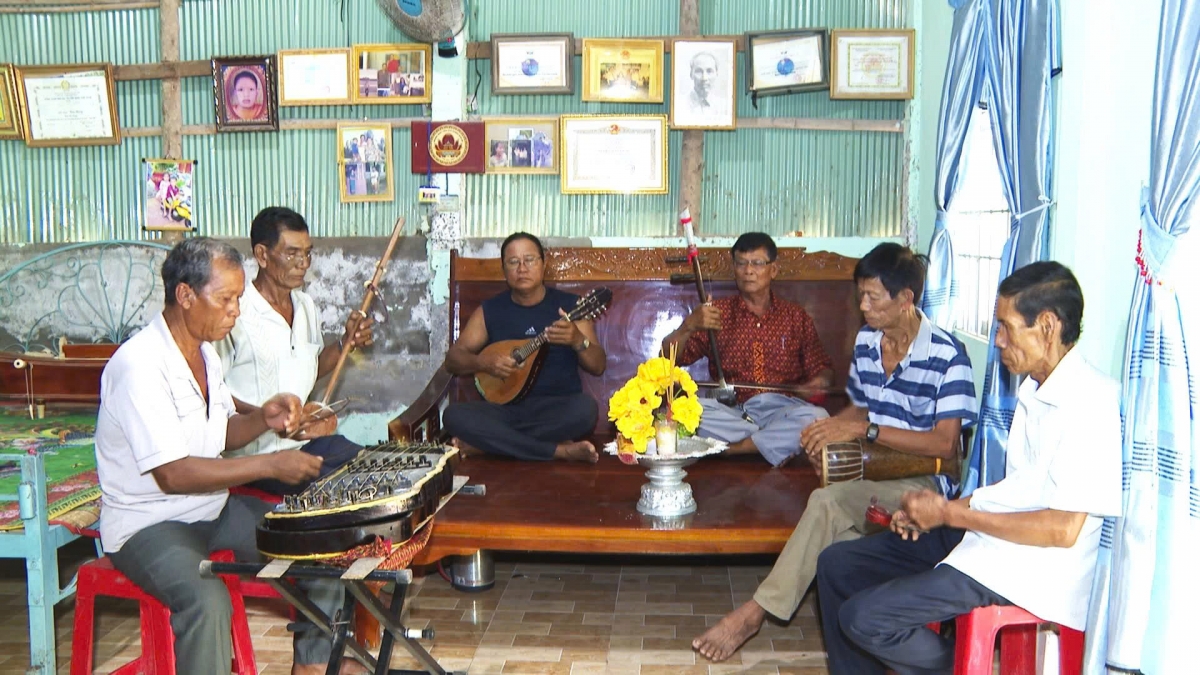 Nghệ nhân ưu tú Lâm Huôl – Cánh chim bền bỉ của âm nhạc Khmer