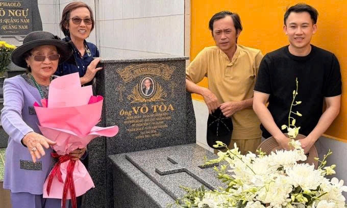 sao viet 23 10 thanh hang ky niem 2 nam cuoi voi ong xa nhac truong hinh anh 6
