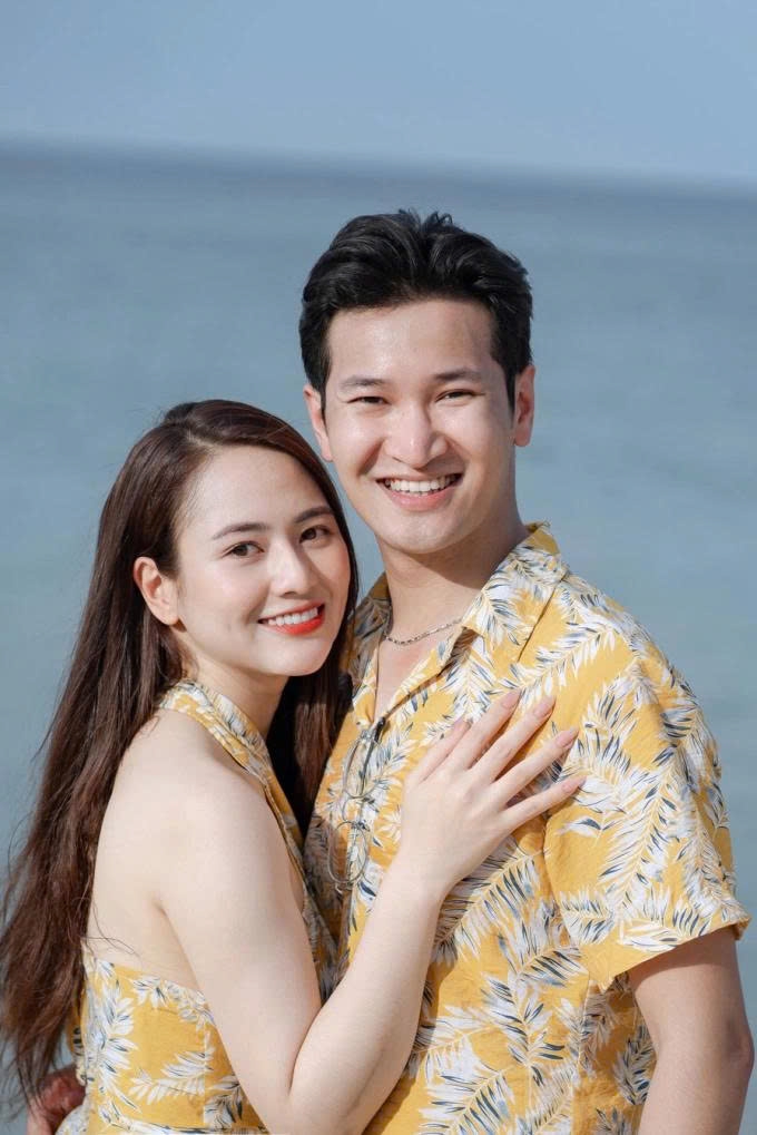 sao viet 23 10 thanh hang ky niem 2 nam cuoi voi ong xa nhac truong hinh anh 4