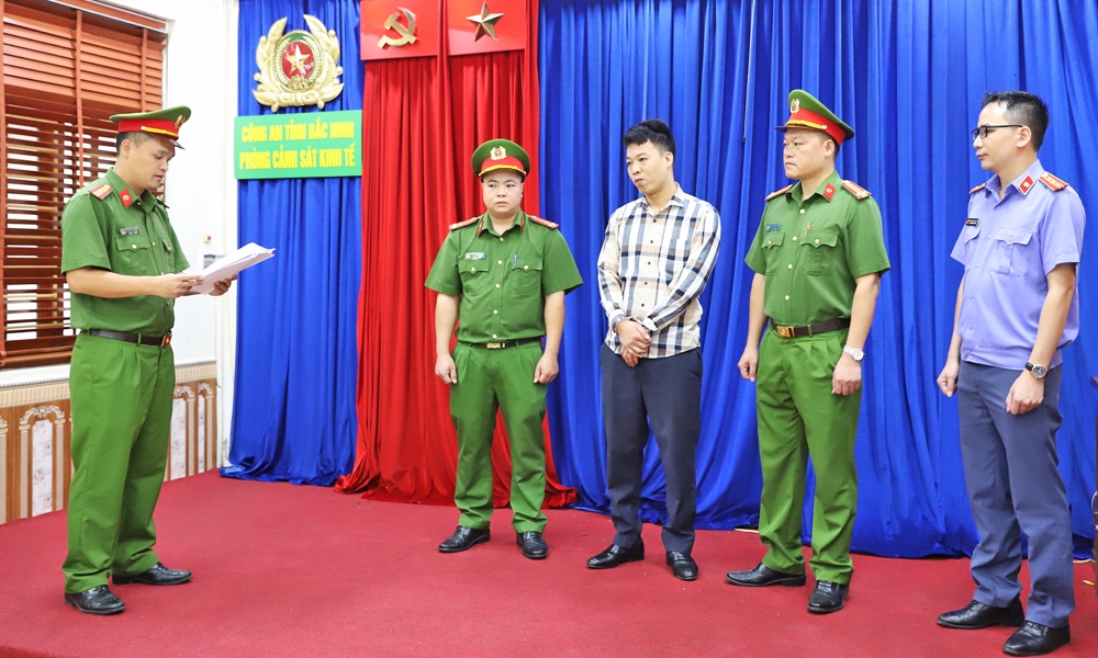 bat giam doc co dau hieu chiem doat hon mot tram ty dong qua hop dong gop von hinh anh 1