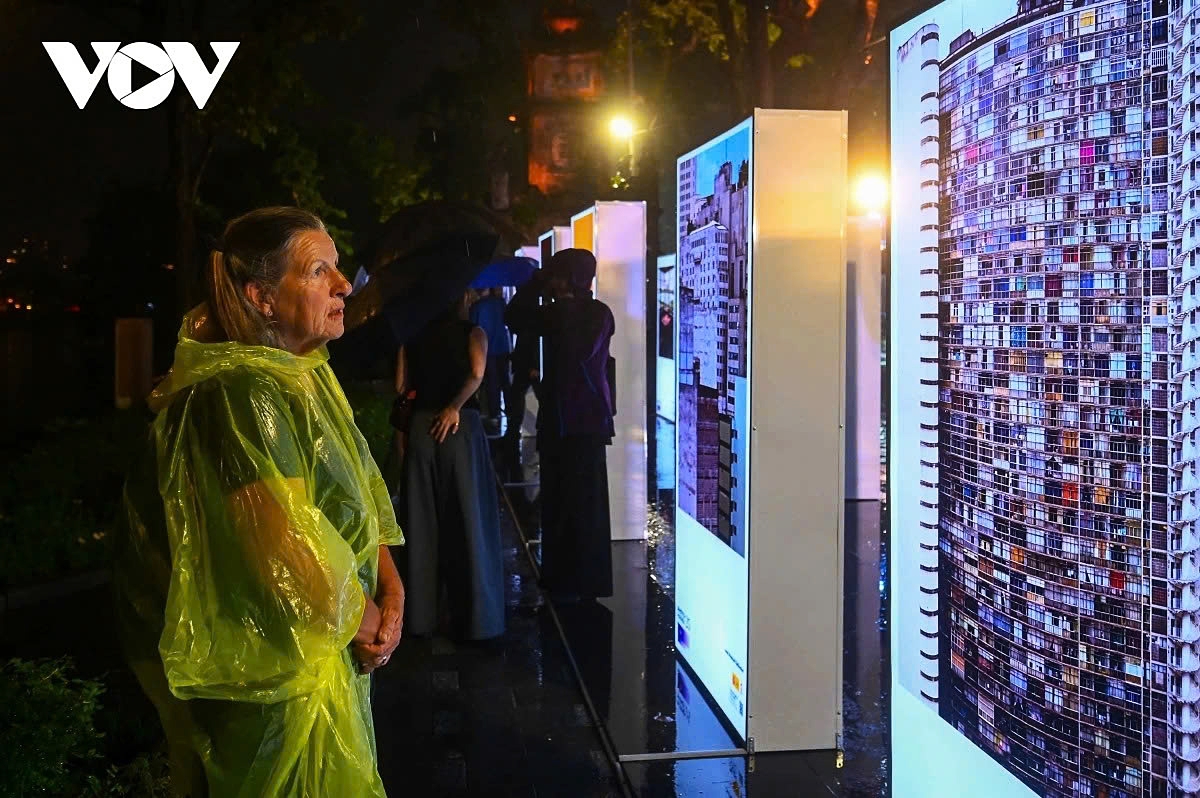 hanoi photo exhibition vertical landscape bridges global perspectives picture 10