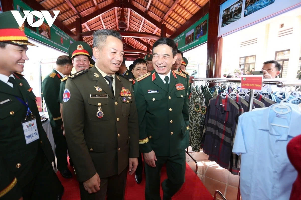vietnam and cambodia hold 2025 border defence friendship exchange picture 11