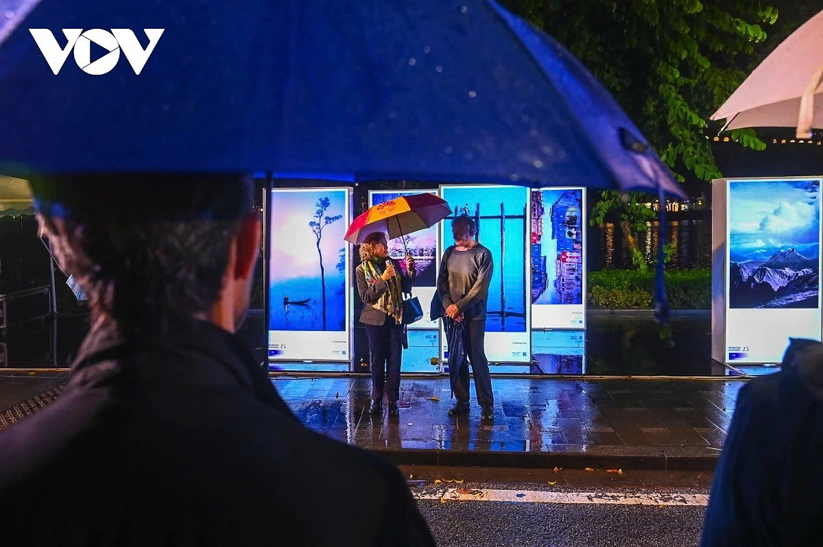 hanoi photo exhibition vertical landscape bridges global perspectives picture 12