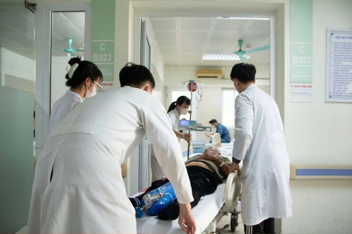 inside a hanoi hospital ward for severe influenza a cases picture 12