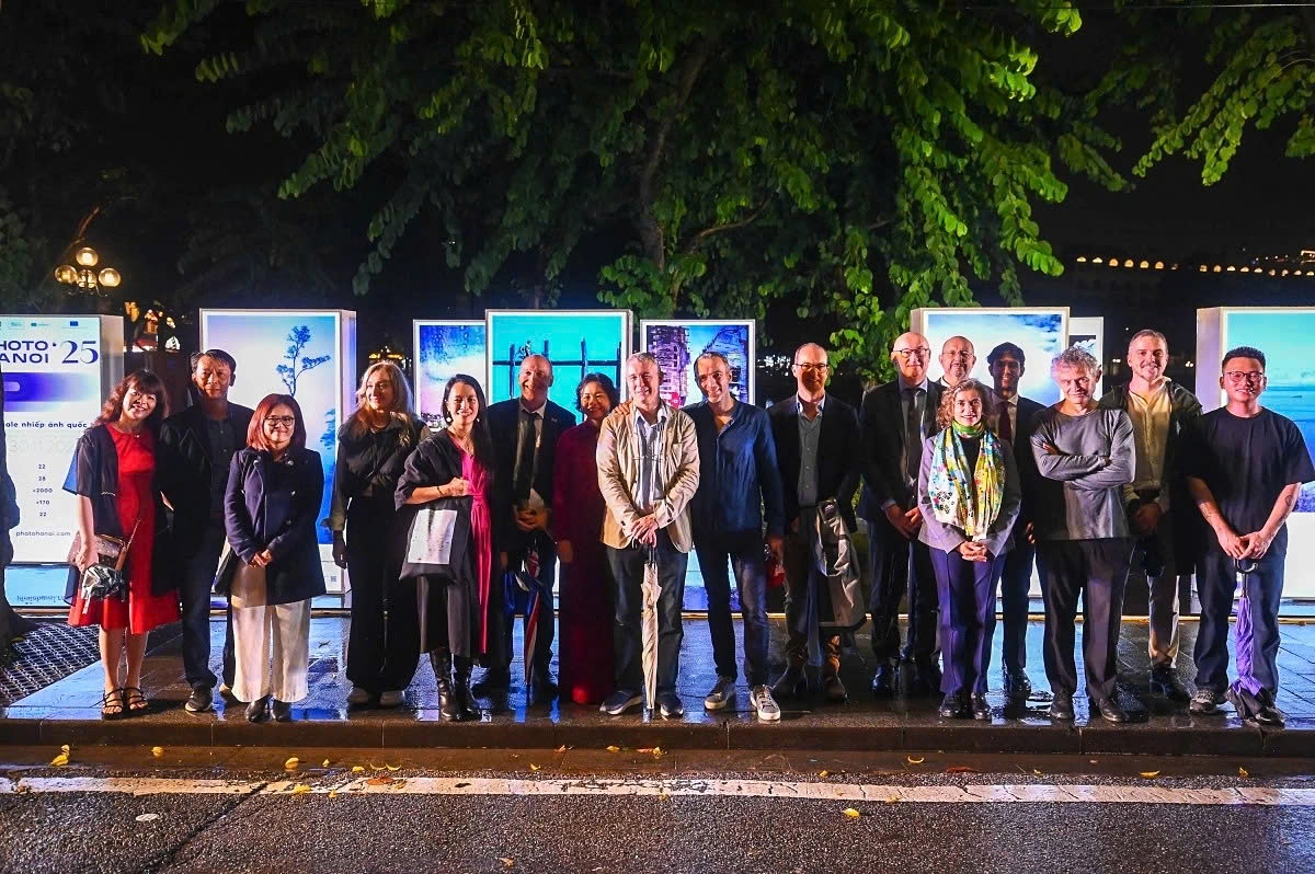 hanoi photo exhibition vertical landscape bridges global perspectives picture 13