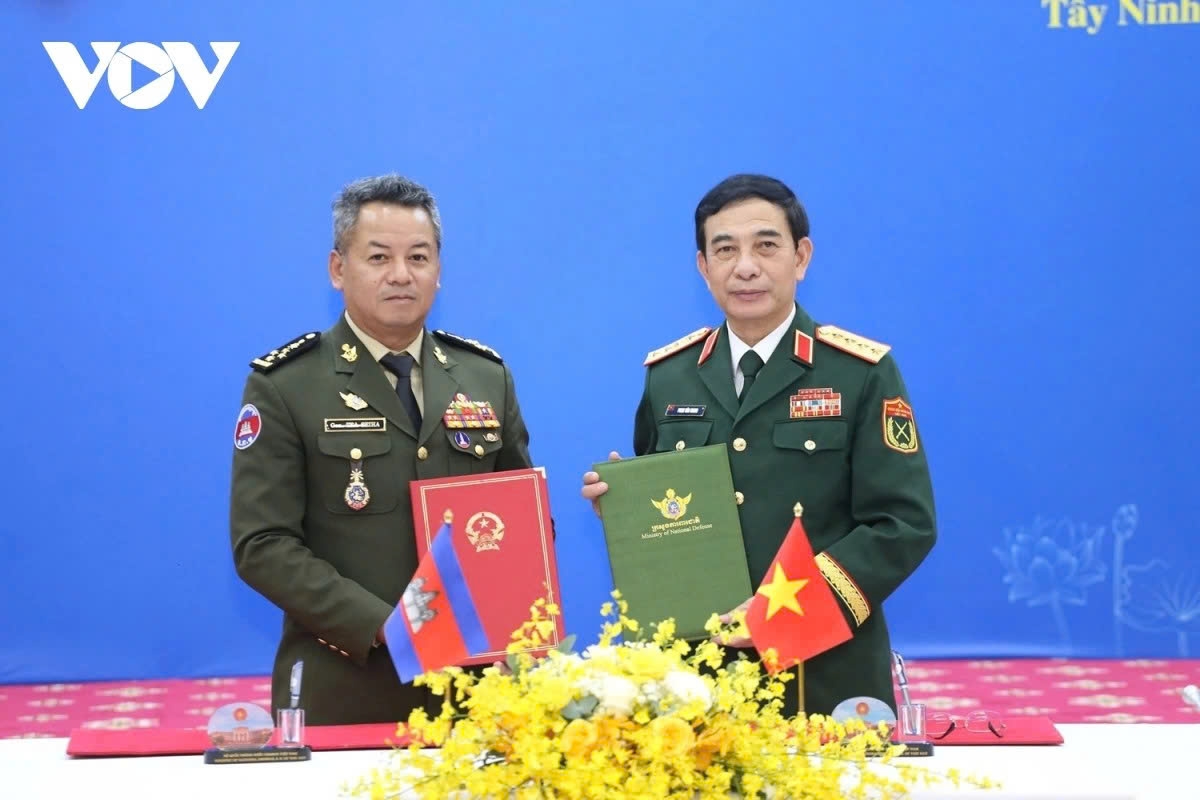vietnam and cambodia hold 2025 border defence friendship exchange picture 13