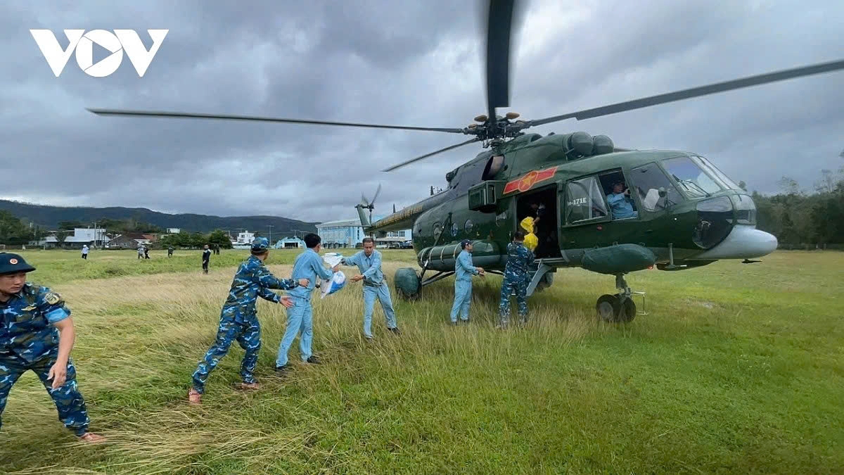 airlift missions deliver relief supplies to flood-affected communities picture 2