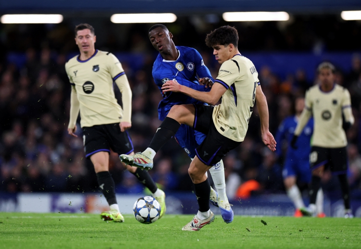 chelsea thang dam barcelona du 3 lan bi tu choi ban thang hinh anh 32