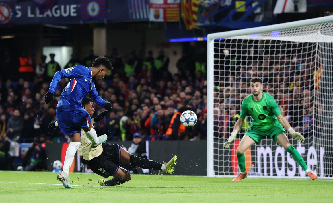 chelsea thang dam barcelona du 3 lan bi tu choi ban thang hinh anh 33