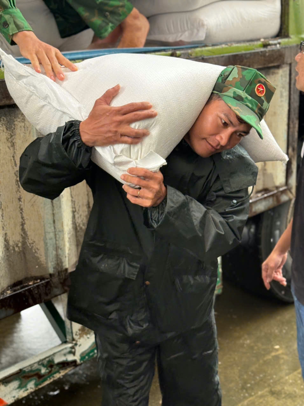 Quân đội bám địa bàn giúp nhân dân Gia Lai tái thiết cuộc sống sau lũ lịch sử