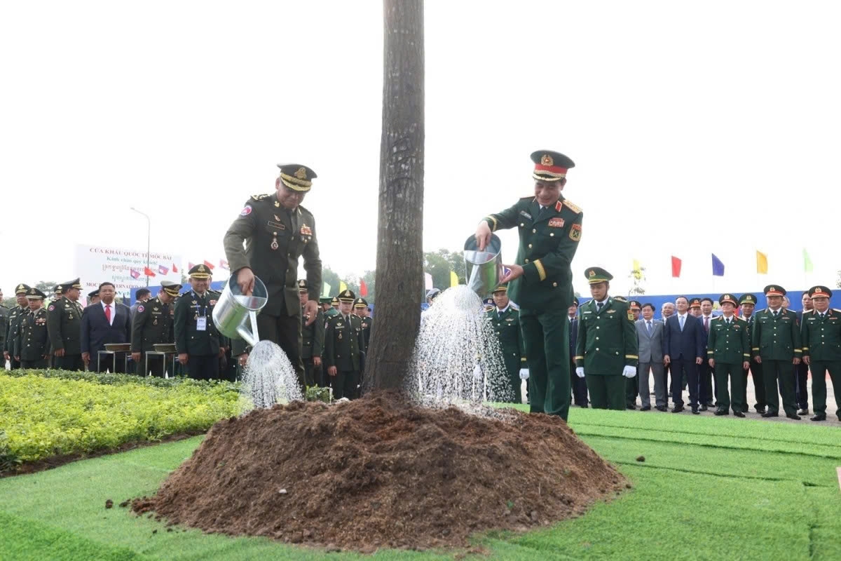 vietnam and cambodia hold 2025 border defence friendship exchange picture 3
