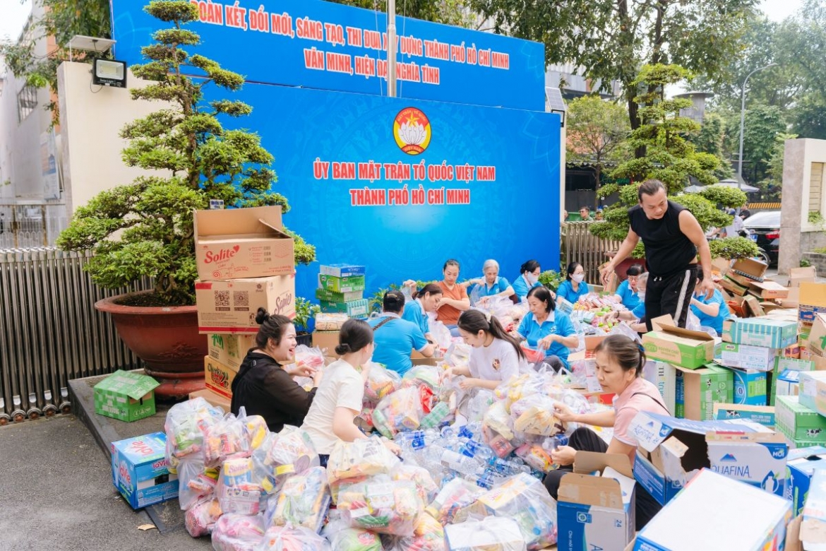 211 tan hang hoa, 12.000 suat an moi ngay tiep suc nguoi dan khanh hoa hinh anh 4