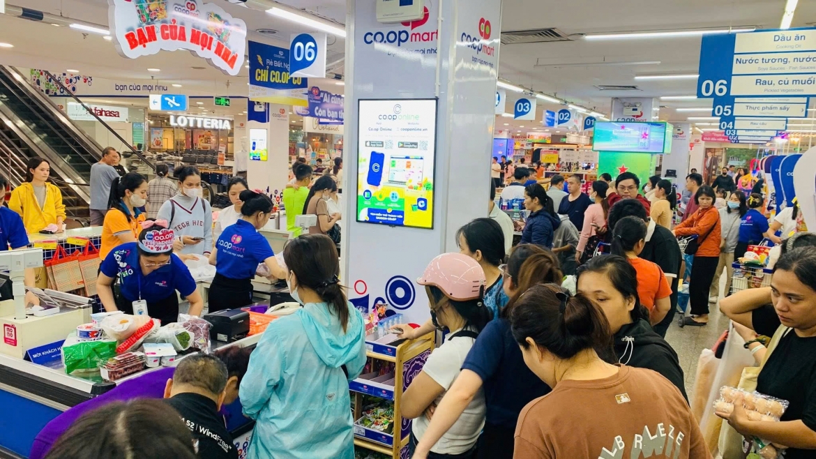 saigon co.op giam sau thuc pham thiet yeu, san se cung nguoi dan mien trung hinh anh 3
