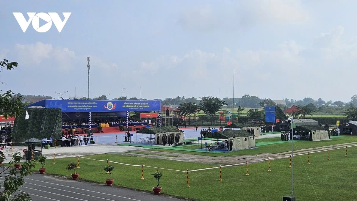 vietnam and cambodia hold 2025 border defence friendship exchange picture 4