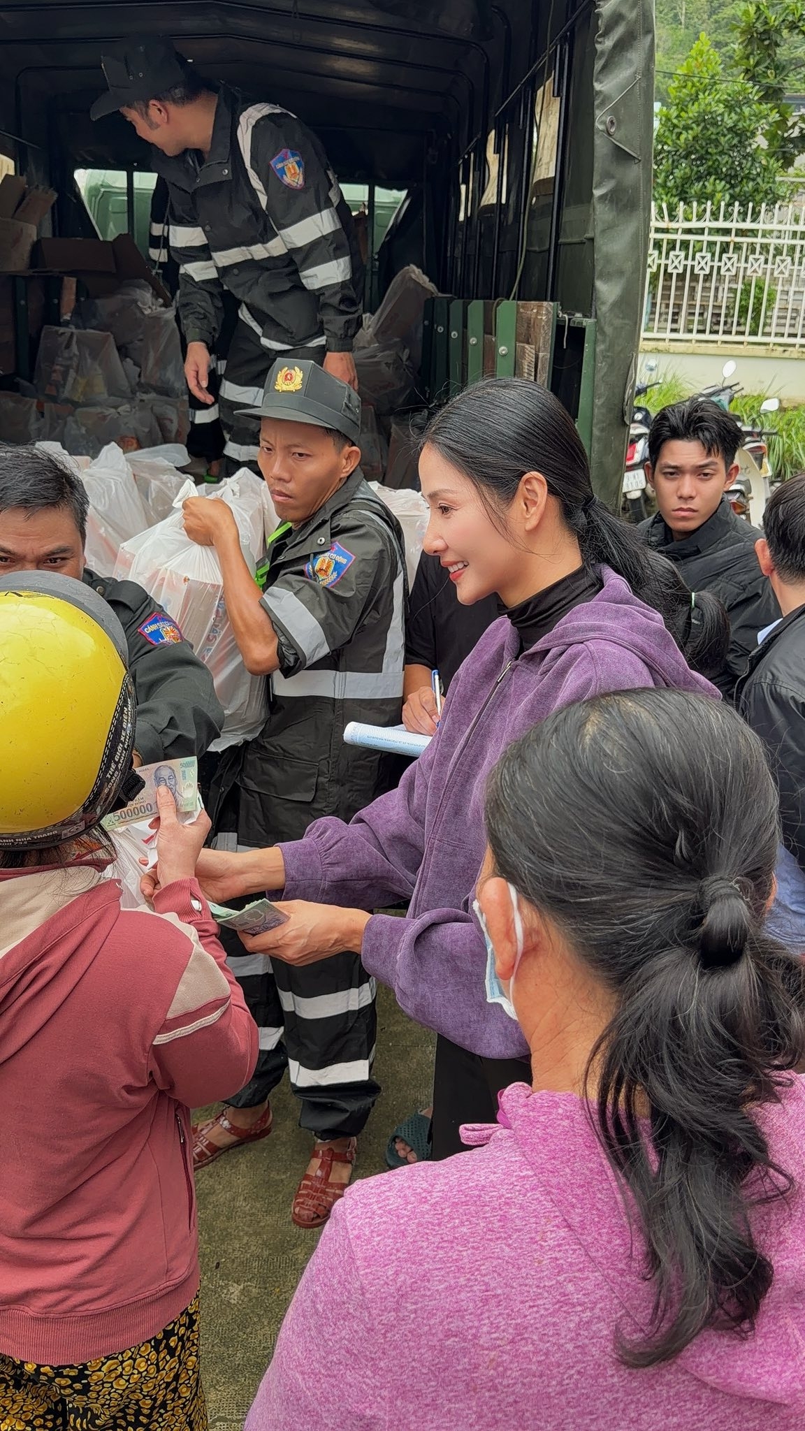 sao viet 24 11 A hau phuong anh roi cong ty quan ly hinh anh 3