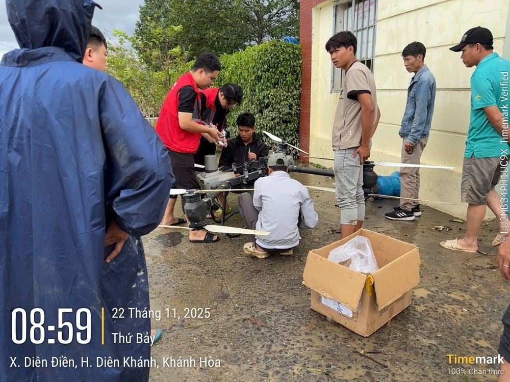 viettel dong hanh voi nguoi dan vung thien tai hinh anh 5