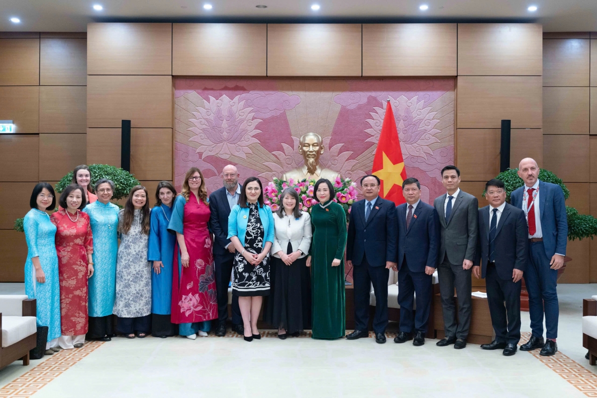 Phó Chủ tịch Quốc hội tiếp Giám đốc UNICEF, bàn giải pháp tăng cường bảo vệ trẻ em