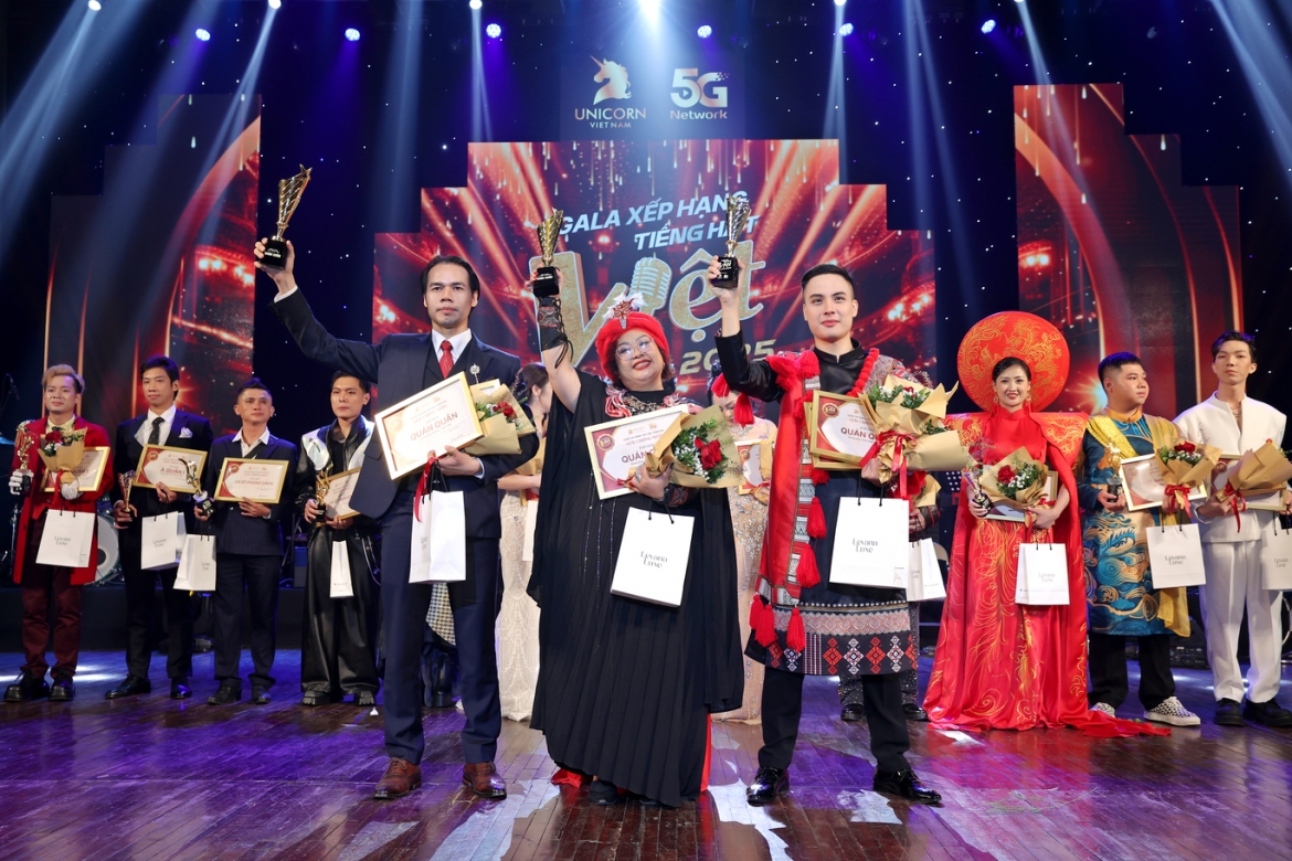 lo dien quan quan ba dong nhac tai gala xep hang tieng hat viet toan cau 2025 hinh anh 4